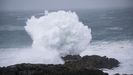 La fuerza del mar provocó espectaculares olas en Corrubedo