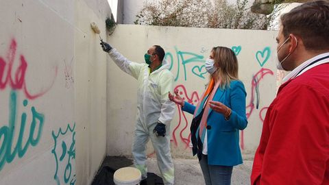 El Concello de Lugo ofrece un servicio de limpieza de las fachadas con pintadas