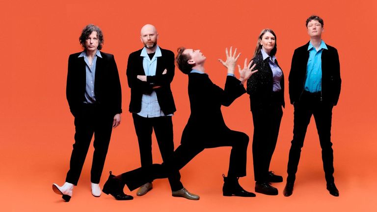 Bob Hardy, bajista de Franz Ferdinand: «Llevan años declarando la muerte de la música de guitarras, pero siempre continúan surgiendo nuevos artistas que las usan»