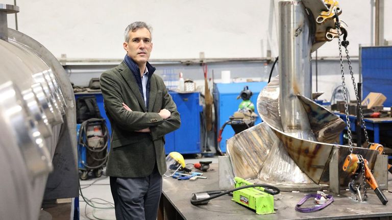 Adrián García: «Mi padre sí que empezó trabajando en un garaje, con goteras en el techo»