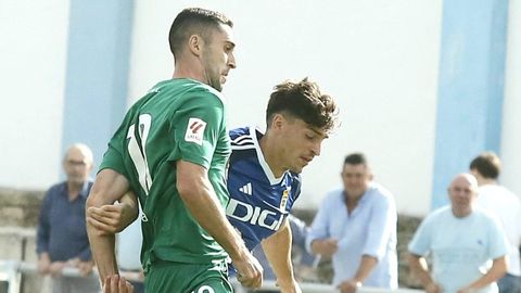 Sabin Merino durante el partido del Racing ante el Oviedo.