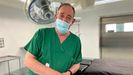 El cirujano del CHUO Octavio De Toledo Ubieto se jubila el próximo mes