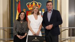 La ministra portavoz, Pilar Alegría, junto a Besteiro y la alcaldesa de A Coruña, Inés Rey.