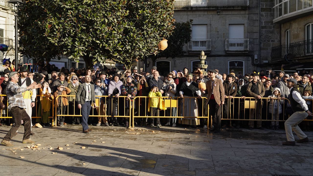 Ruta de las cascadas de Quiroga.Jugando a volar las vasijas en el domingo oleiro.