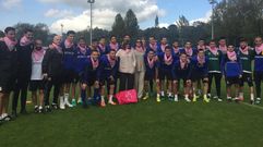 Los jugadores del Oviedo posan con el pauelo rosa en seal de apoyo al Da Contra el Cncer de Mama