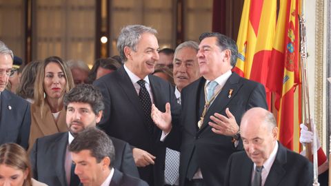 El expresidente Jos� Luis Rodr�guez Zapatero a la salida tras el acto de jura de la Constituci�n ante las Cortes Generales, en el Congreso de los Diputados