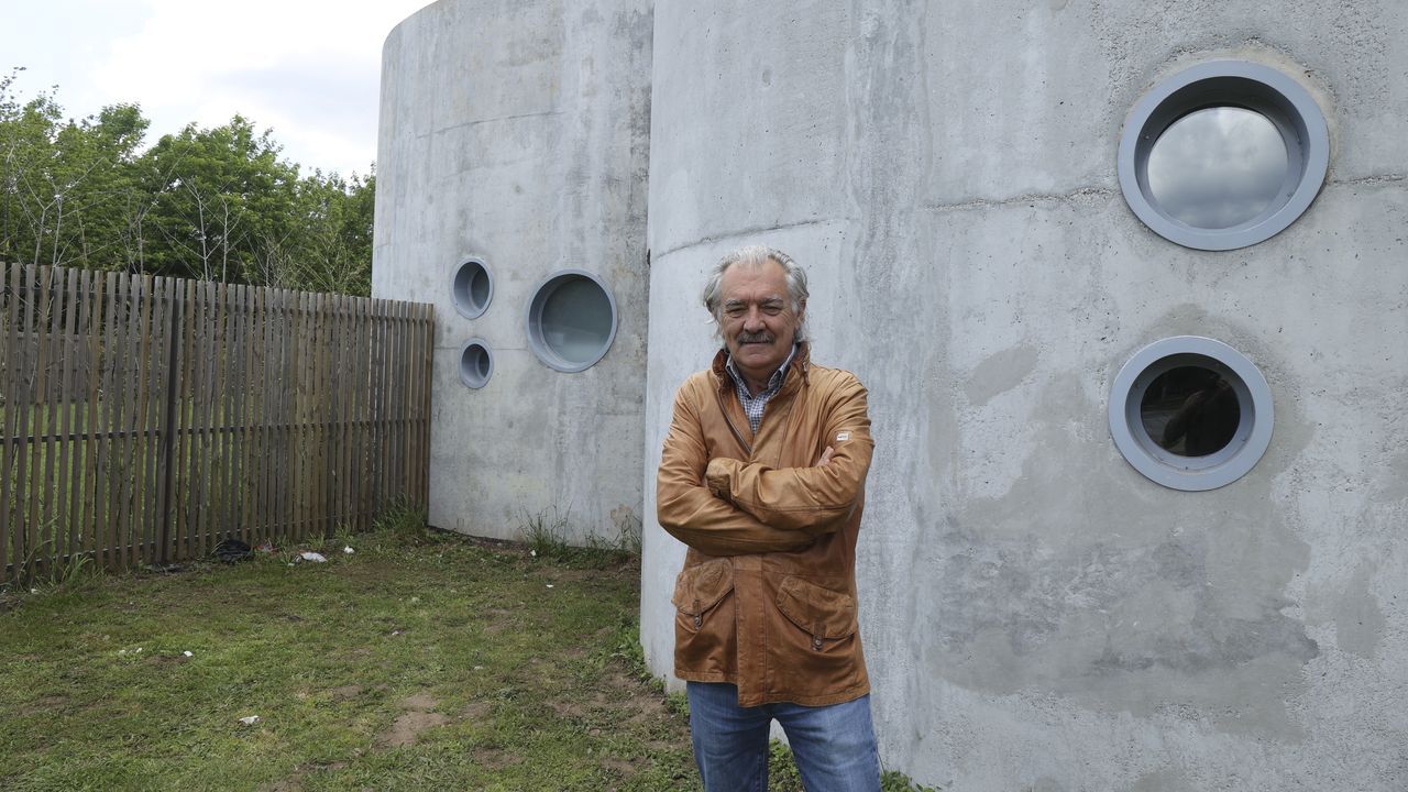 Juan Manuel Rey, candidato del PSOE a la alcalda de Caldas de Reis, en las pozas de A Tafona