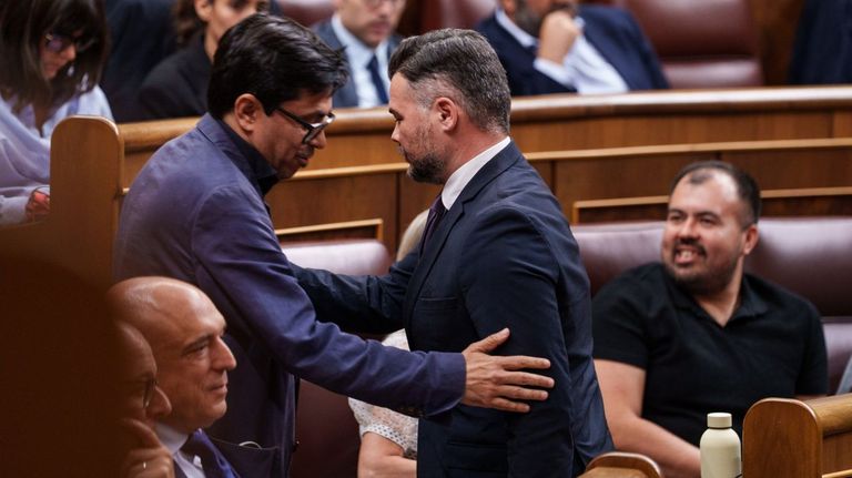 Críticos de Esquerra piden que se aparte a Rufián por traidor