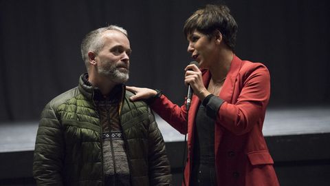 Stephy Llaryora hizo partícipe al edil Serxio Domínguez de su espectáculo «Eu quero ser galega» | FEBREIRO DE COMEDIA | CEE 