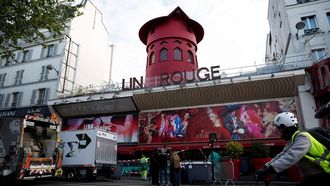 Las aspas del molino del mtico local parisino Moulin Rouge se han derrumbado