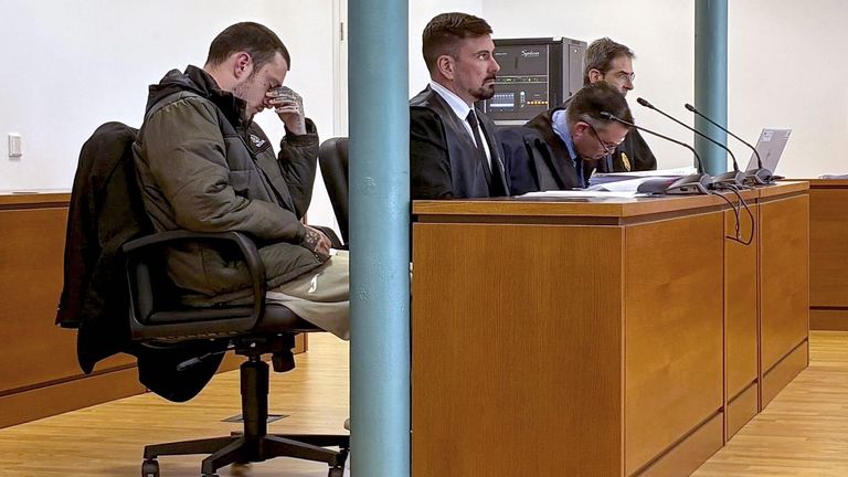 El acusado de matar a su padre en Muros reconoció los hechos: «Acabé con él»