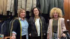 Carmen Prez (c), propietaria de Sastera Flix, junto a su equipo,Lorena y Brbara