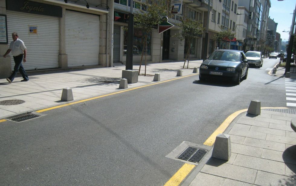 Los bolardos de la calle Calvo Sotelo originaron agrios debates entre gobierno y oposici�n. 