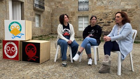 Ana Moreiras, Sara Hermo y Mara Outeiral desgranaron las actividades a realizar.