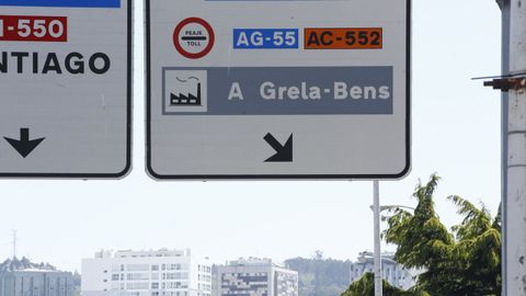 Na Coruña hai indicadores que usan a forma A Grela, que debería ser Agrela porque é un diminutivo de Agra