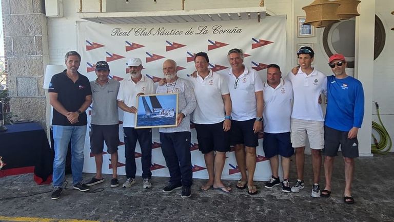 El Mirfak arranca con victoria en el Trofeo Presidente Xunta de Galicia