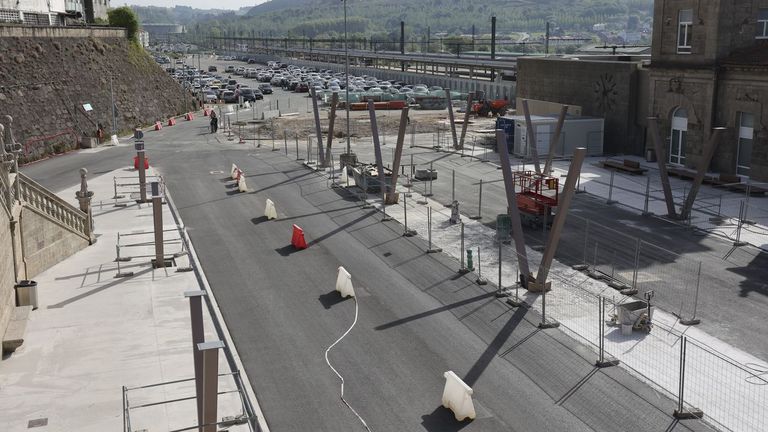 El párking de la estación de Santiago acumula otro año de retrasos en las oficinas del ADIF