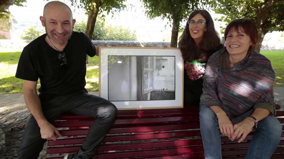 Jarju, a la izquierda, controla el bal�n en el partido del pasado domingo ante el Laracha. 