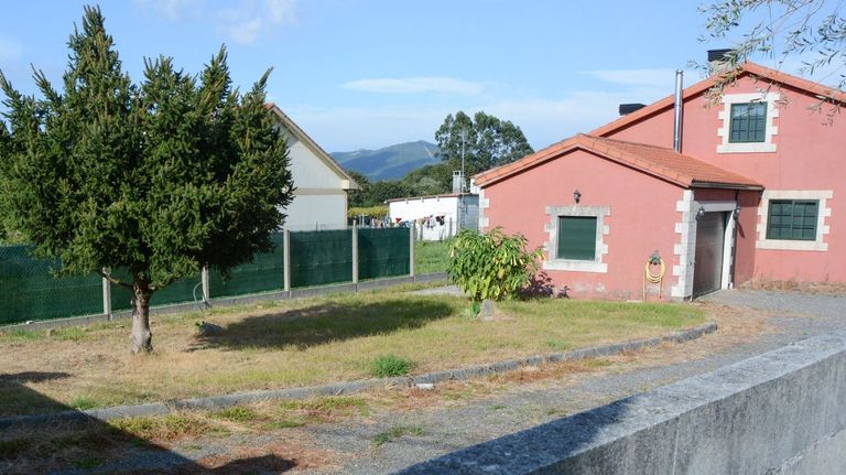 Abet confesó haber sido el autor de los disparos que acabaron con la vida de las tres mujeres en esta vivienda de Valga