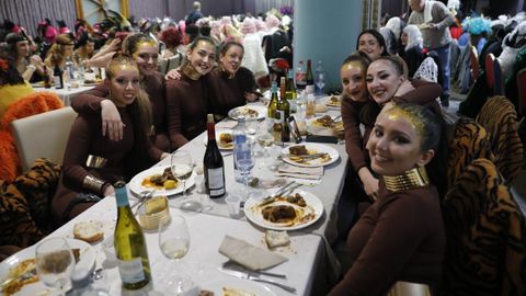 Los restaurantes de Verín volvieron a reunir a los grupos de mujeres que siempre participan en el xoves de comadres.