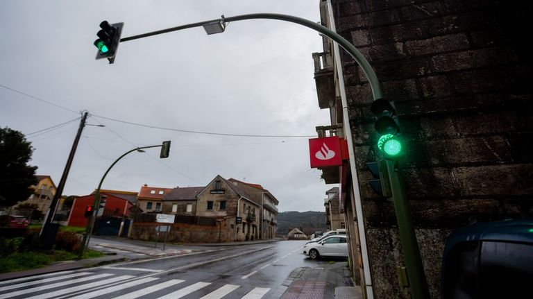 Vilaboa reactiva los semáforos de la N-554 tras sustituirlos para mejorar la seguridad