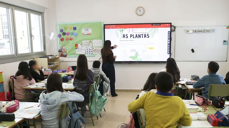 España suma casi 100.000 empleos en febrero aunque el paro sube en más de 3.500 personas