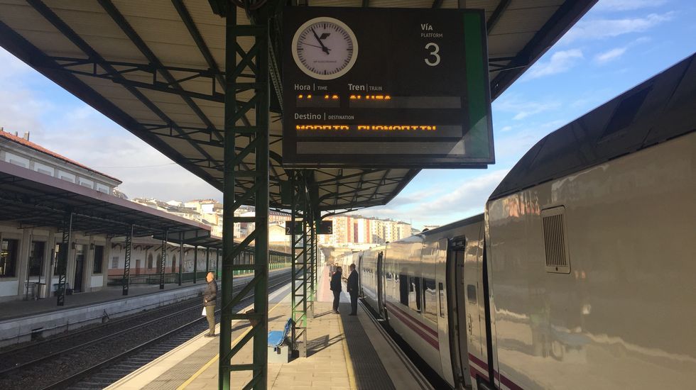 Media distancia que llega a Lugo para conectar con el Alvia a Madrid