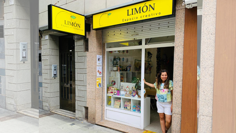 Ofelia Mendoza frente a su negocio Lem�n Espacio Creativo