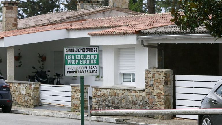 A Toxa abre el debate sobre la limitación de accesos como vía para aliviar la presión turística