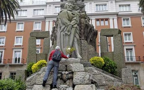 O monumento a Curros Enríquez de A Coruña é unha das obras senlleiras de Asorey.