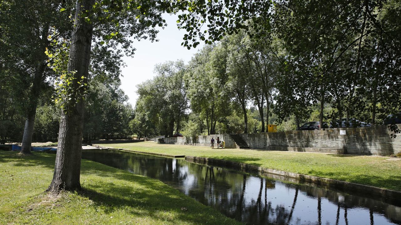 �rea recreativa a orillas del r�o T�mega, en Laza.