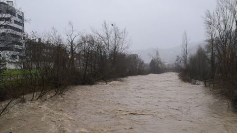 Crecida del r�o Villoria, en Laviana