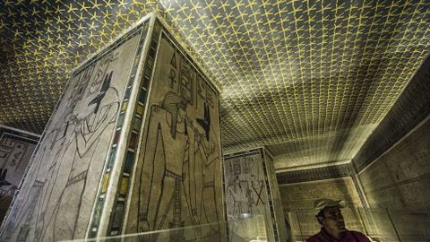 Interior de la tumba Horemheb, en el Valle de los Reyes de El Cairo.