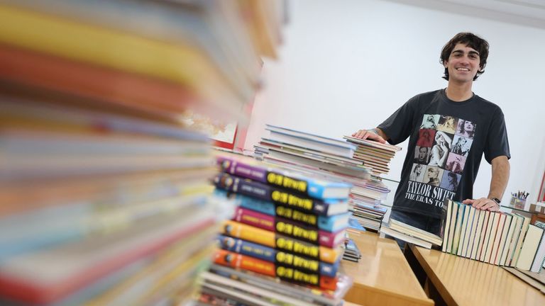 El mozo «millonario» que abrirá una librería