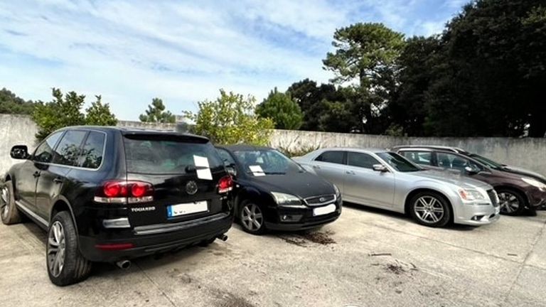 Hallados dos kalashnikov cargados y una narcolancha a 75 kilómetros de Galicia