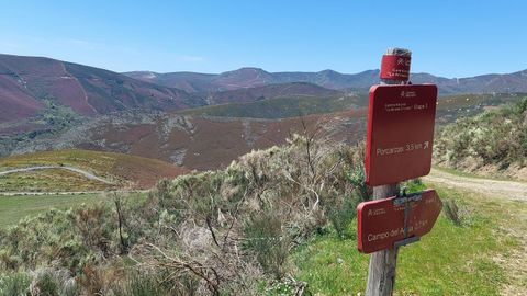 Rutas señalizadas con las vistas de la sierra de Ancares
