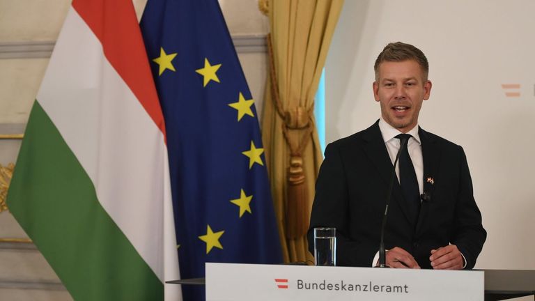 Magyar emula a Orbán y bloquea reformas que la UE exige a Hungría