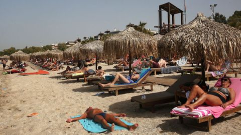 Las playas griegas reabrieron al público a mediados de mes