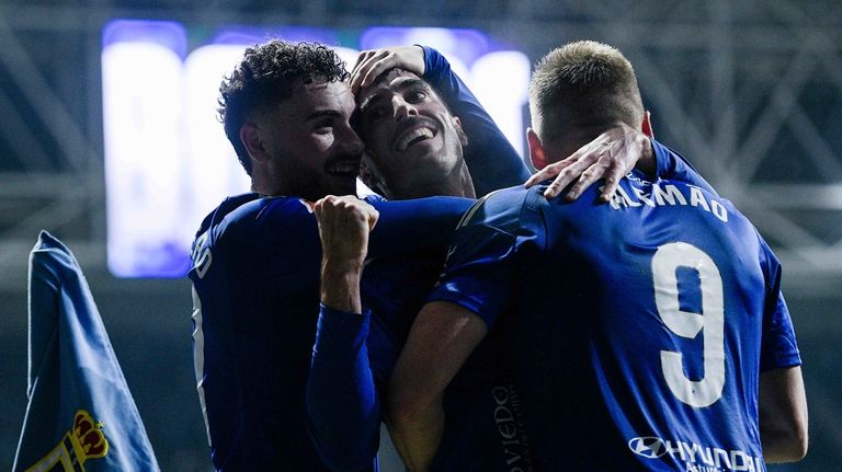 Álex Cardero, Nacho Vidal y Alemao celebran el gol del Oviedo al Albacete
