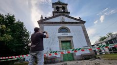 Un rayo destroza el campanario de la iglesia de San Martio de Orto