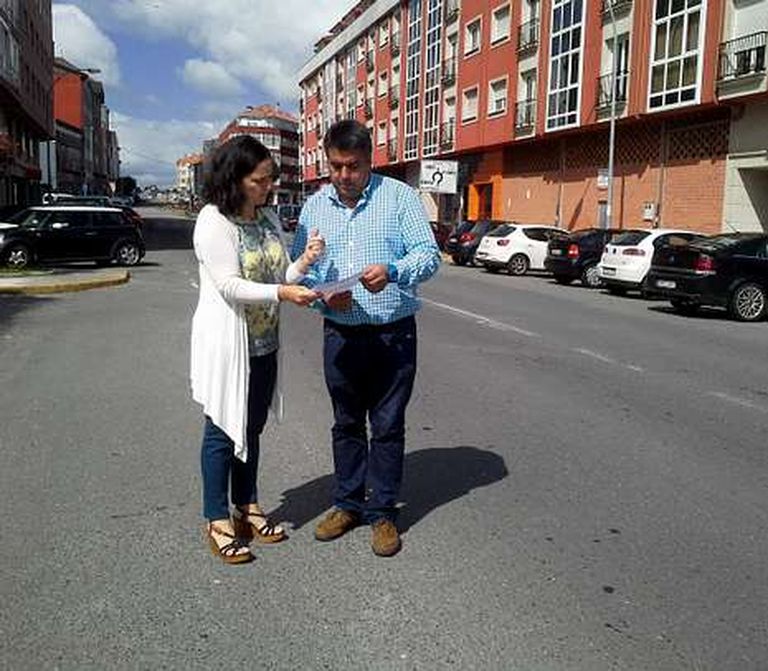 Do Campo presentó ayer el plan de mejoras al alcalde de Santa Comba.