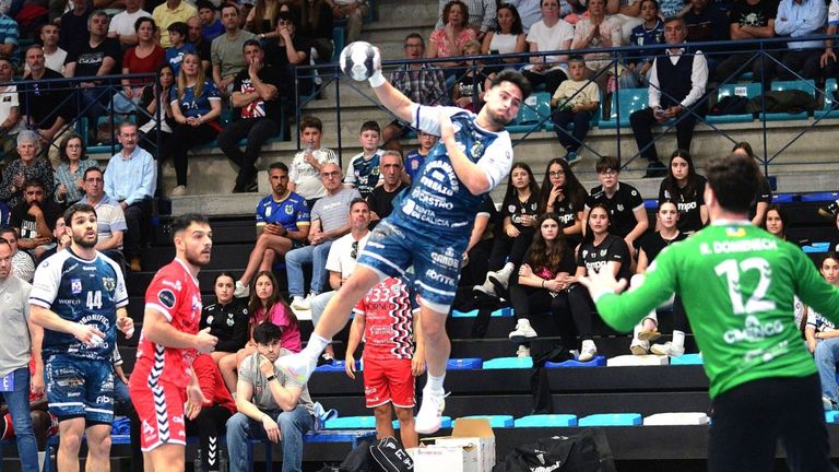 El Cangas se estrella con la defensa y la portería del Valladolid