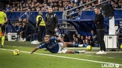 Rondn, en el suelo, con Carrin al lado, durante el Oviedo-Mallorca