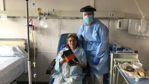 El Día del Libro también se celebró en los hospitales de la provincia. En la imagen, Verín