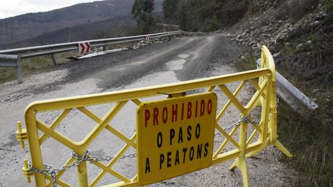 Los vecinos de San Vicente de Leira tienen prohibido desde hace diez años acceder a su aldea por la única carretera existente