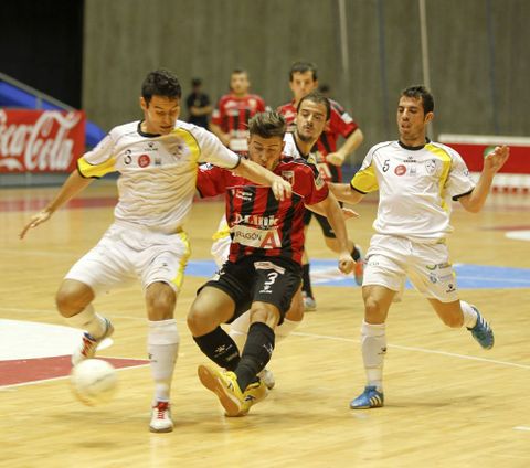 El Santiago Futsal busca su primer triunfo a domicilio. 