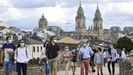Turistas paseando el pasado 15 de agosto del 2020 por el adarve de la Muralla de Lugo