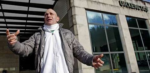 José Bermúdez Romay abandonó el hospital de Barbanza a mediodía de ayer tras permanecer toda la noche en urgencias.