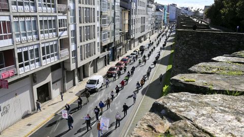 En Lugo los trabajadores recorrieron la ciudad entre aplausos en una protesta multitudinaria