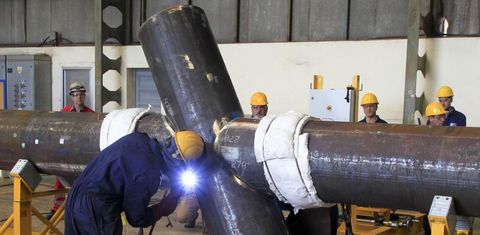 Los trabajadores del astillero ferrolano comenzaron ayer el montaje de las crucetas de las jackets encargados por Iberdrola. 